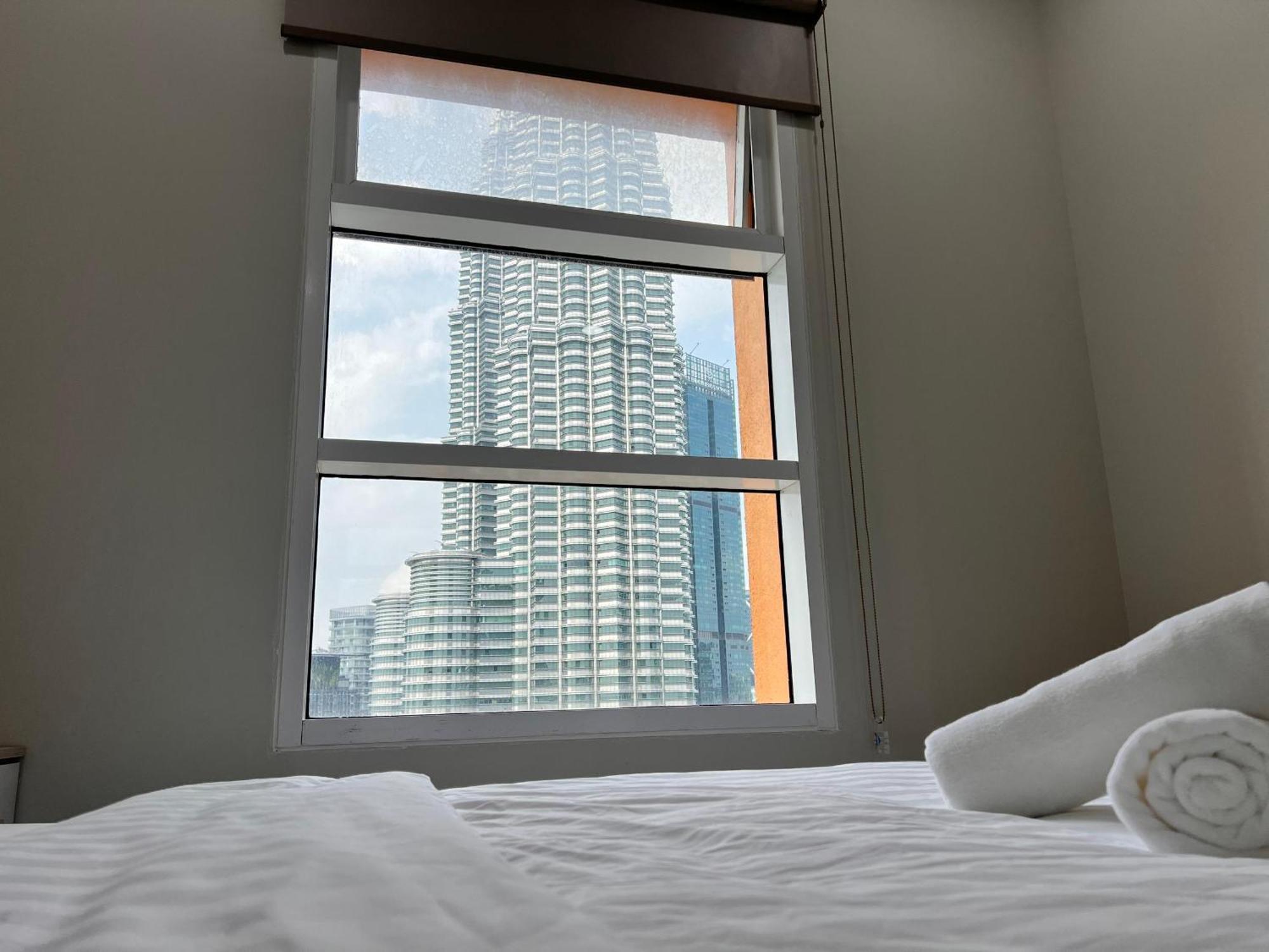 Sky Suites At Klcc By Mitstay Kuala Lumpur Esterno foto