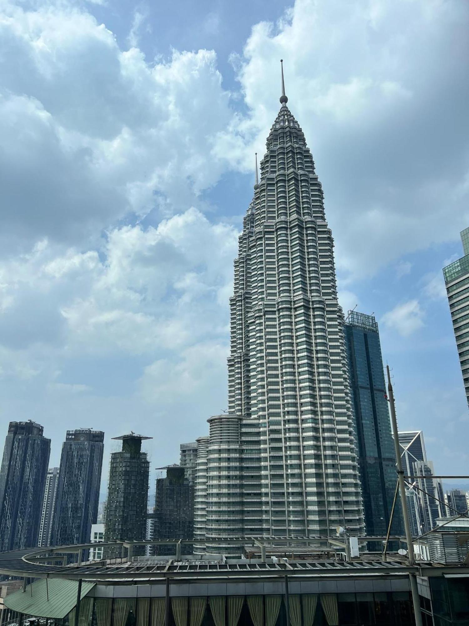 Sky Suites At Klcc By Mitstay Kuala Lumpur Esterno foto