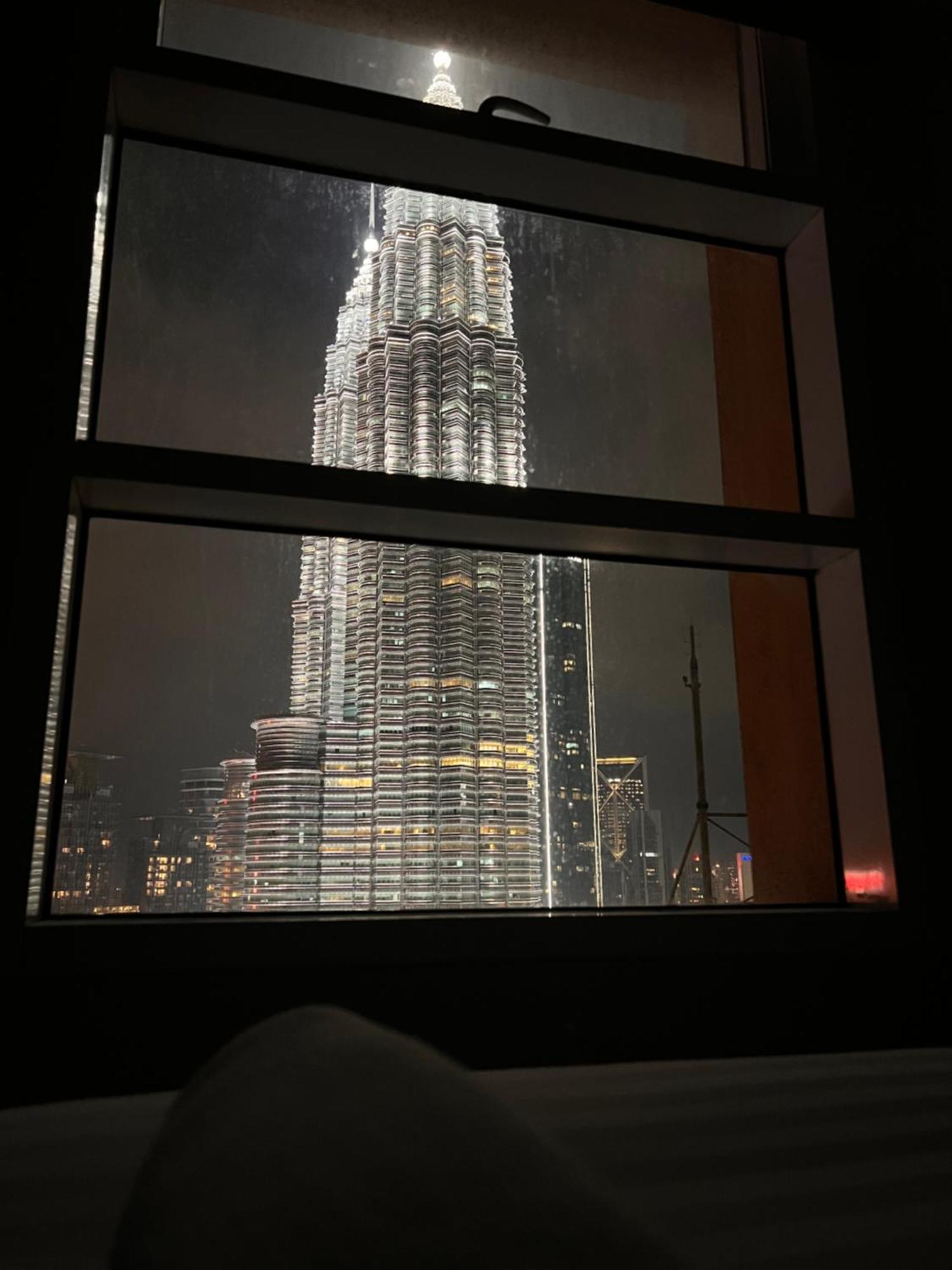 Sky Suites At Klcc By Mitstay Kuala Lumpur Esterno foto