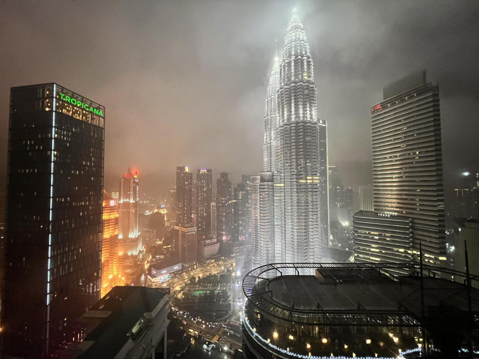Sky Suites At Klcc By Mitstay Kuala Lumpur Esterno foto