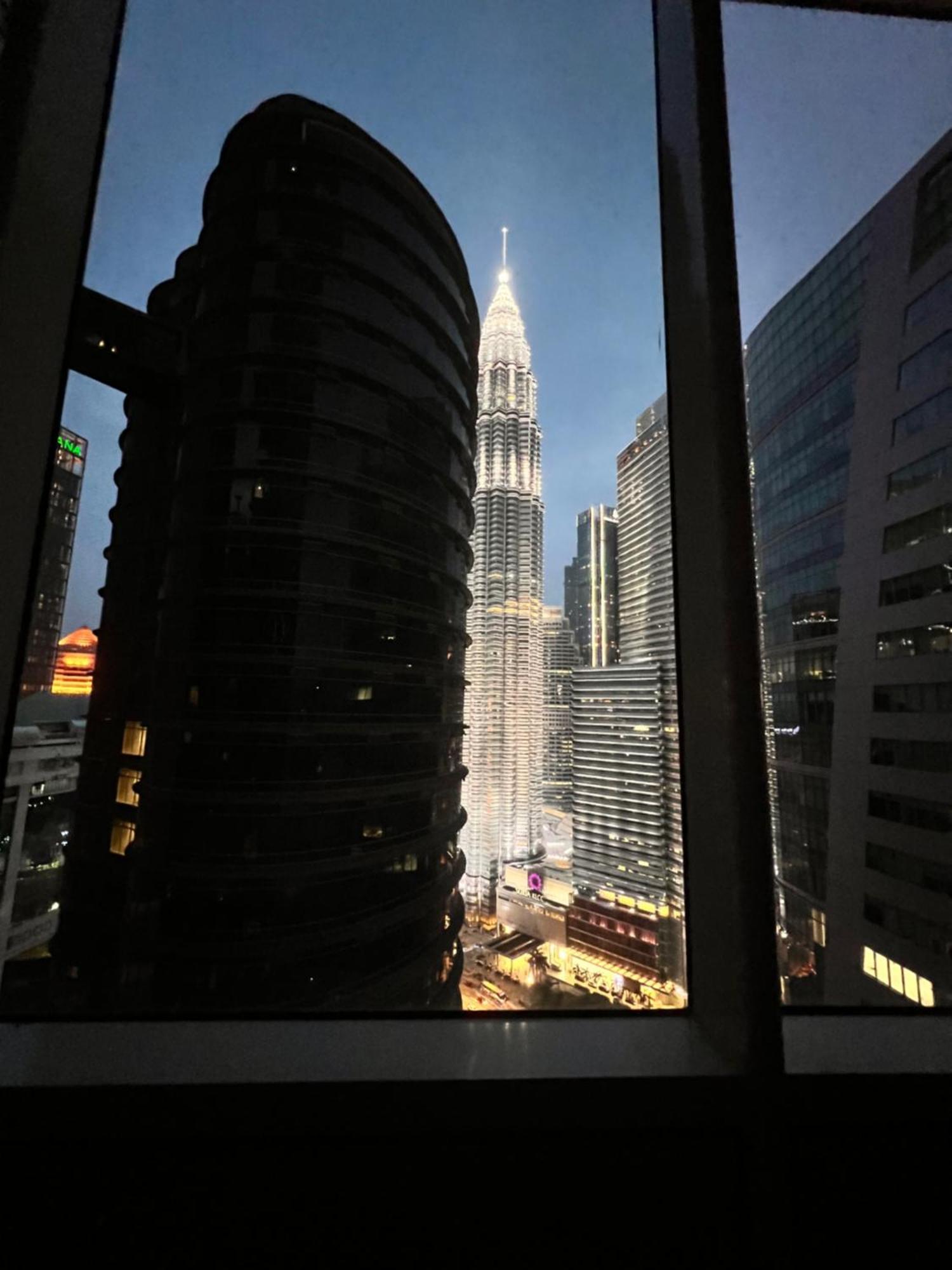 Sky Suites At Klcc By Mitstay Kuala Lumpur Esterno foto