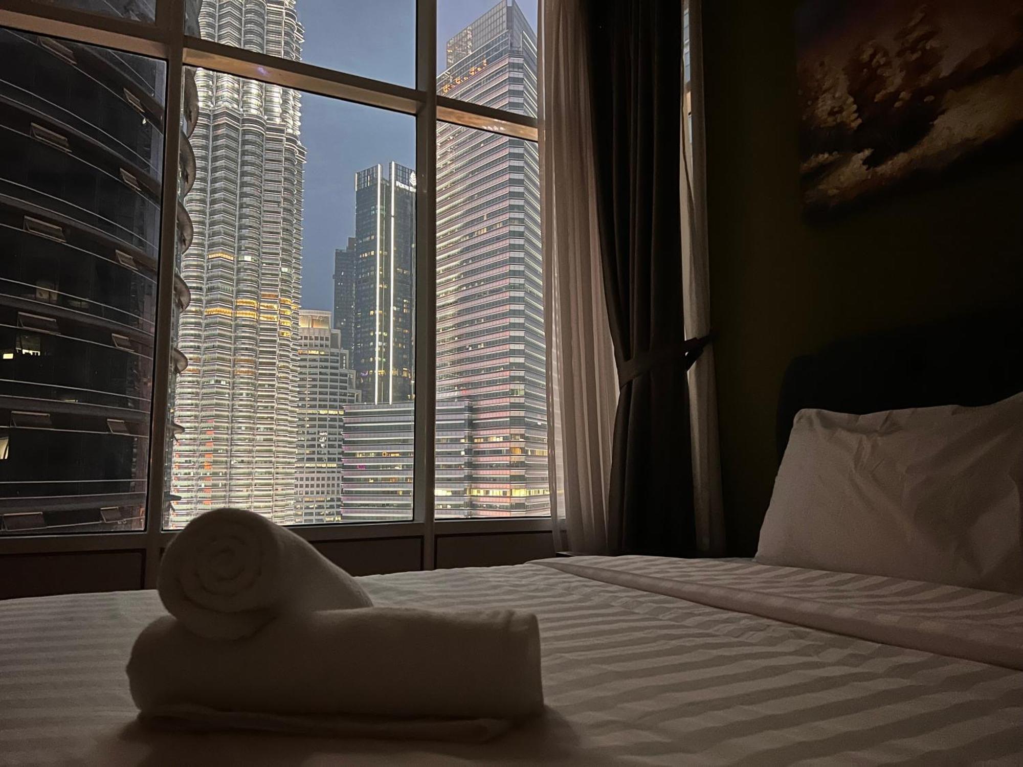 Sky Suites At Klcc By Mitstay Kuala Lumpur Esterno foto