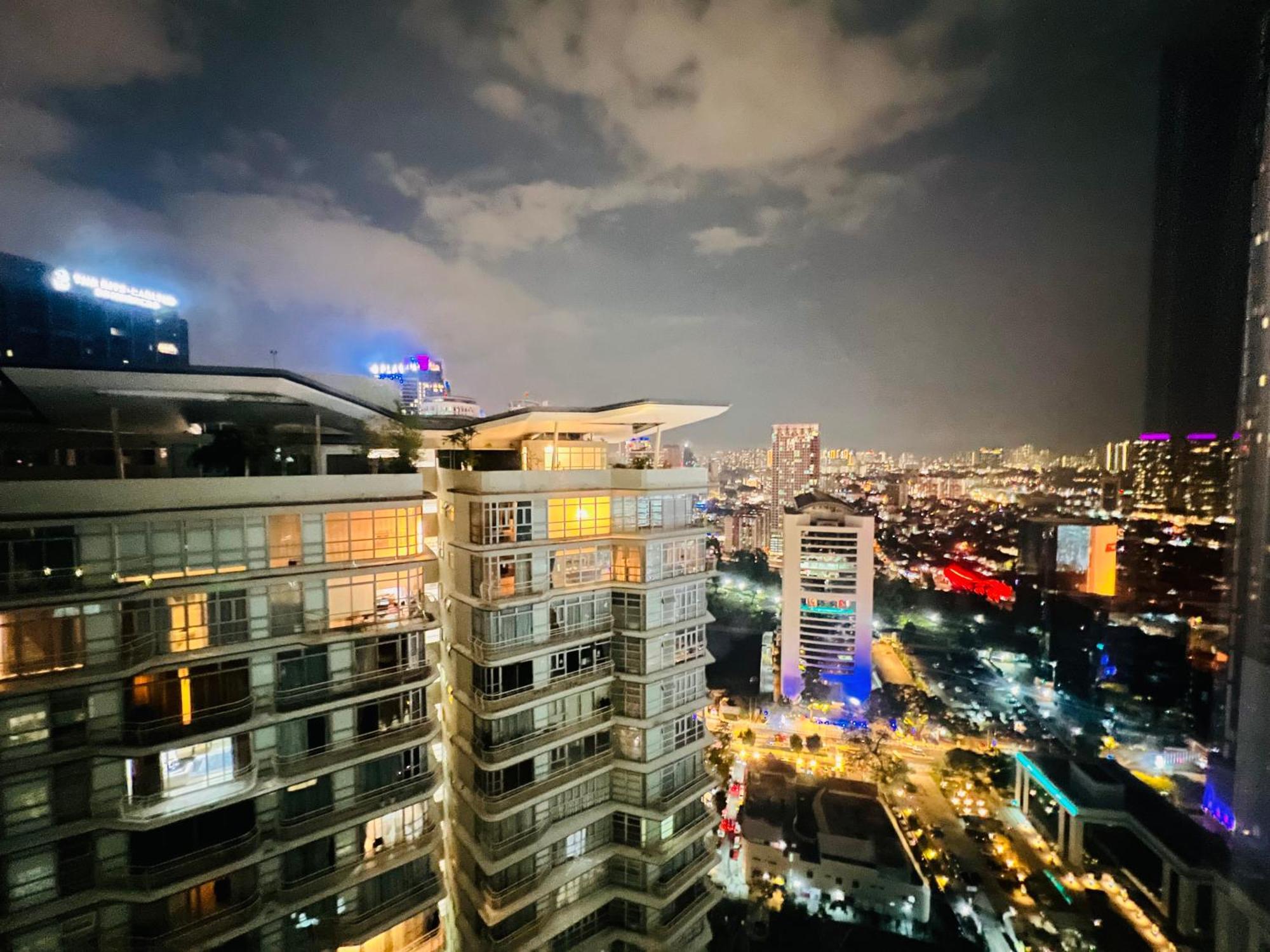 Sky Suites At Klcc By Mitstay Kuala Lumpur Esterno foto