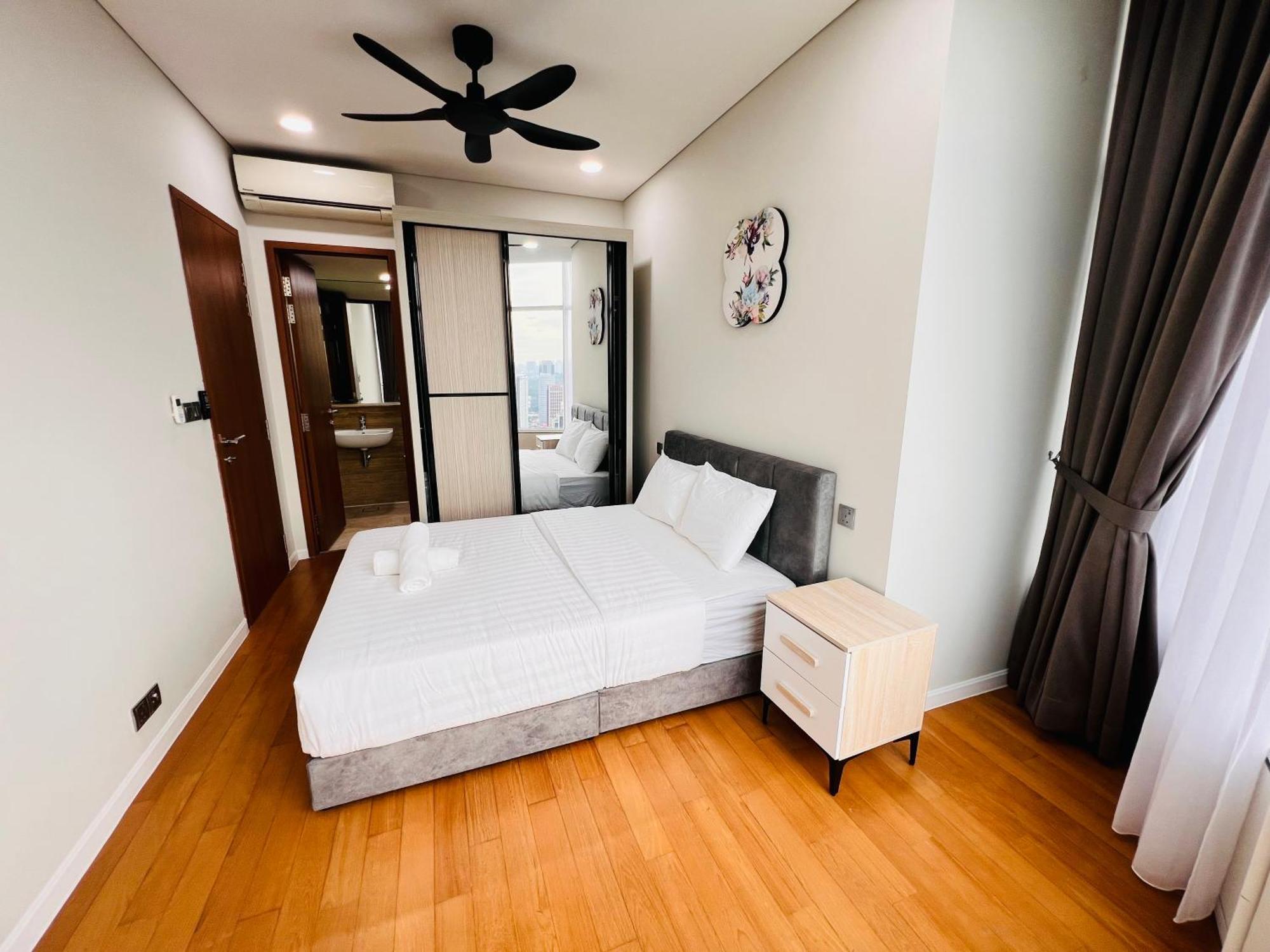 Sky Suites At Klcc By Mitstay Kuala Lumpur Esterno foto